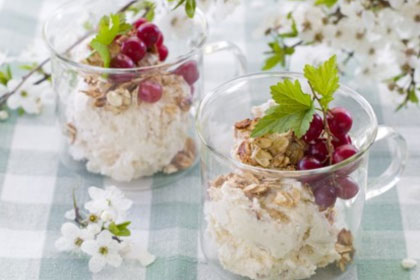 Kvargfrukost med färska bär